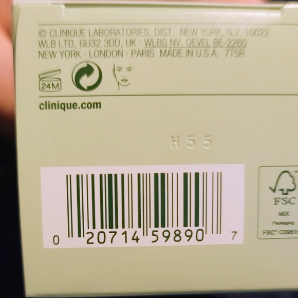 Clinique Full Size Dramatically Different Moisturizing Lotion and Bonus Gift Bag - Picture 2 of 6